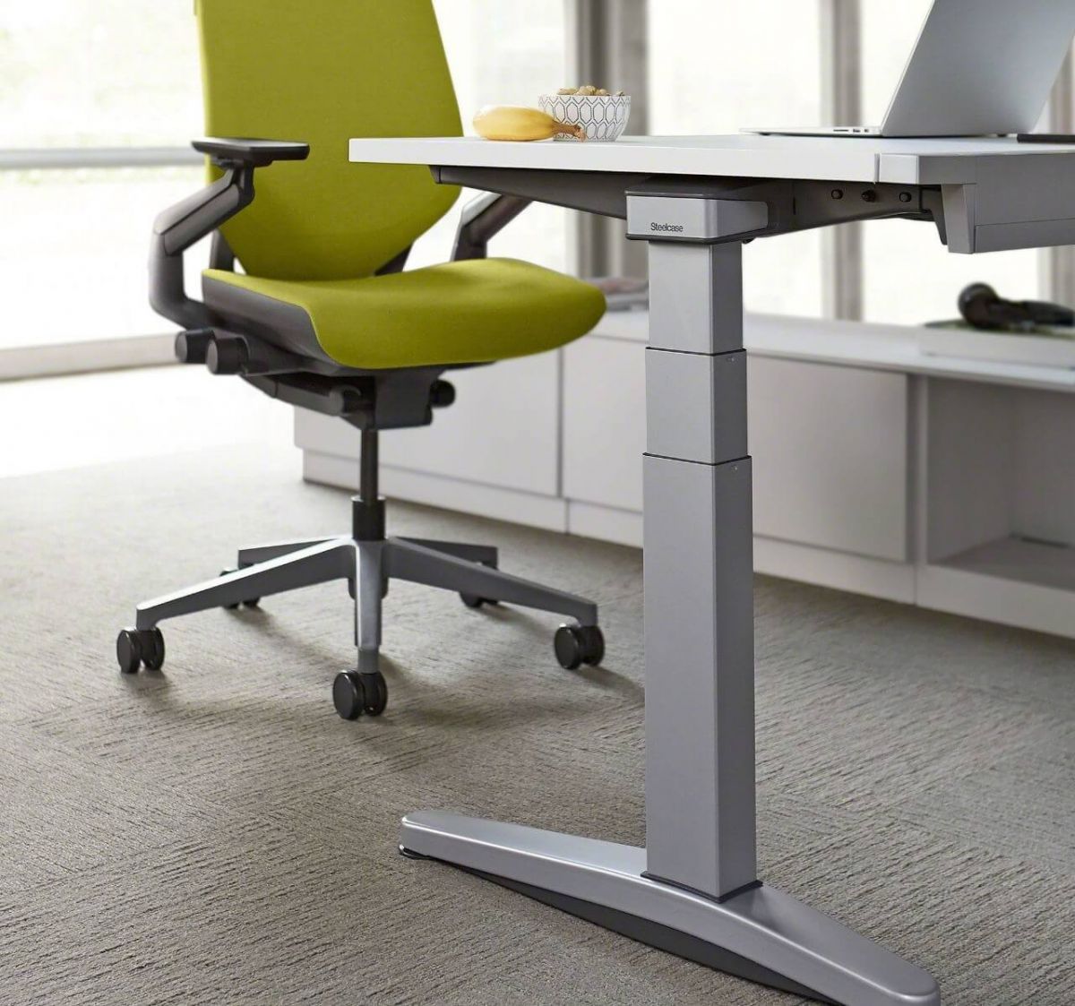 Steelcase Ology elektrisch verstellbarer Steh/SitzSchreibtisch