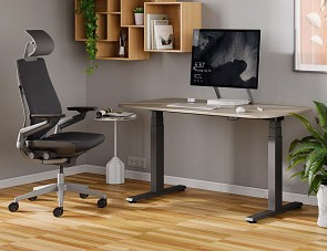 Steelcase Steh-Sitz-Schreibtisch SOLO mit elektrischer Hohenverstellung ist d...