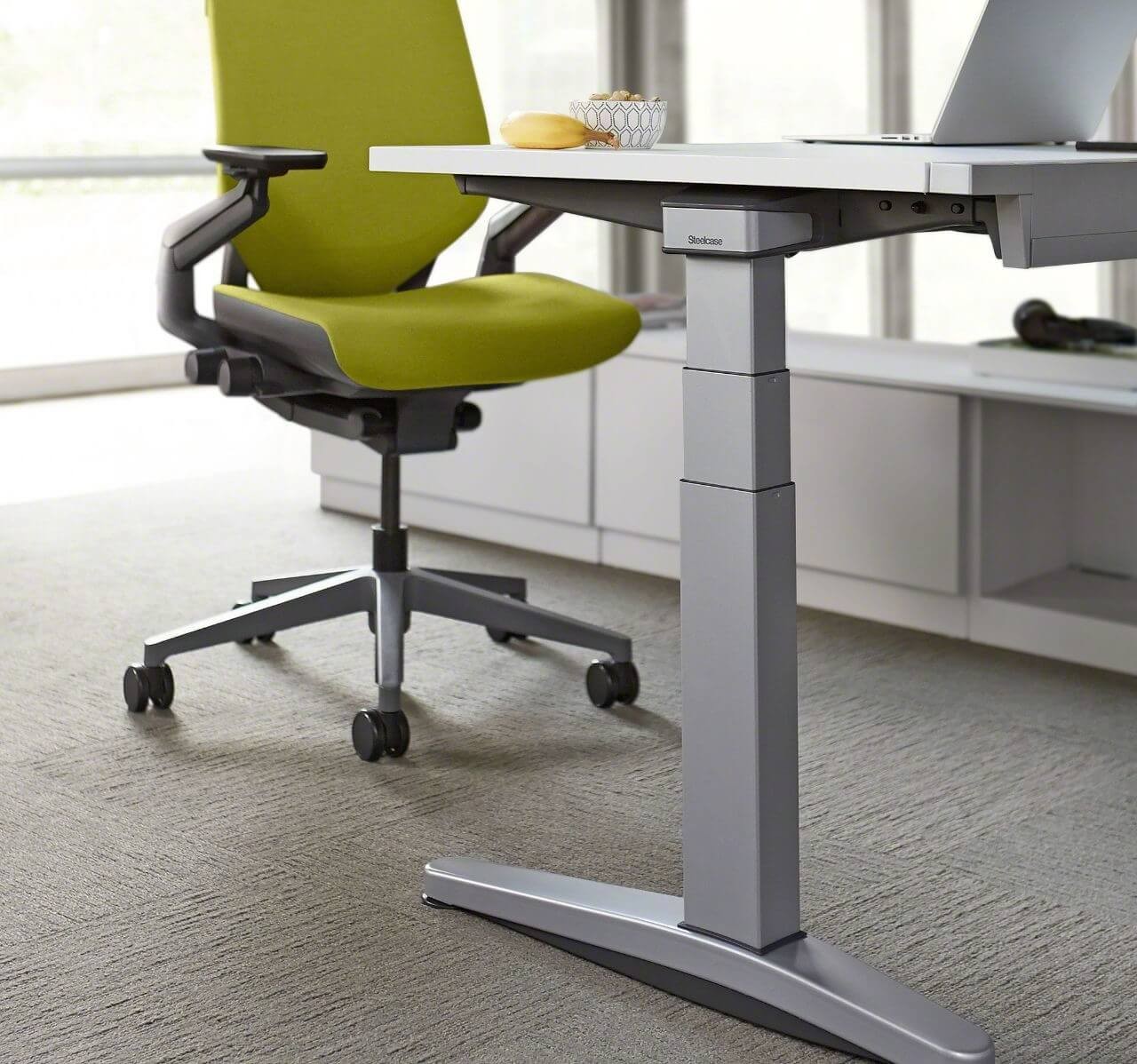 Steelcase Ology elektrisch hohenverstellbarer Schreibtisch fur ergonomisches ...